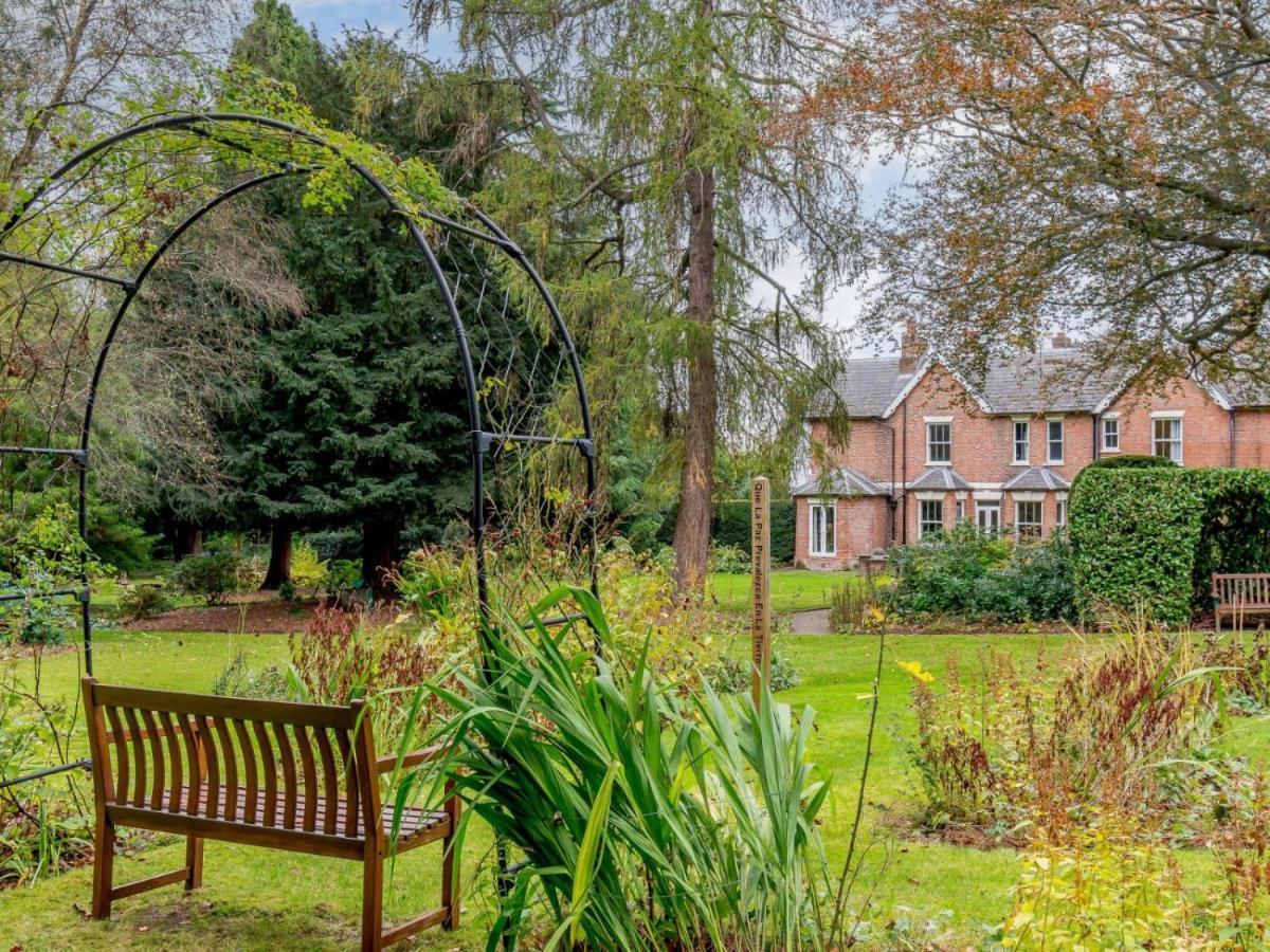 Bed and Breakfast Claridge House Lingfield Zewnętrze zdjęcie